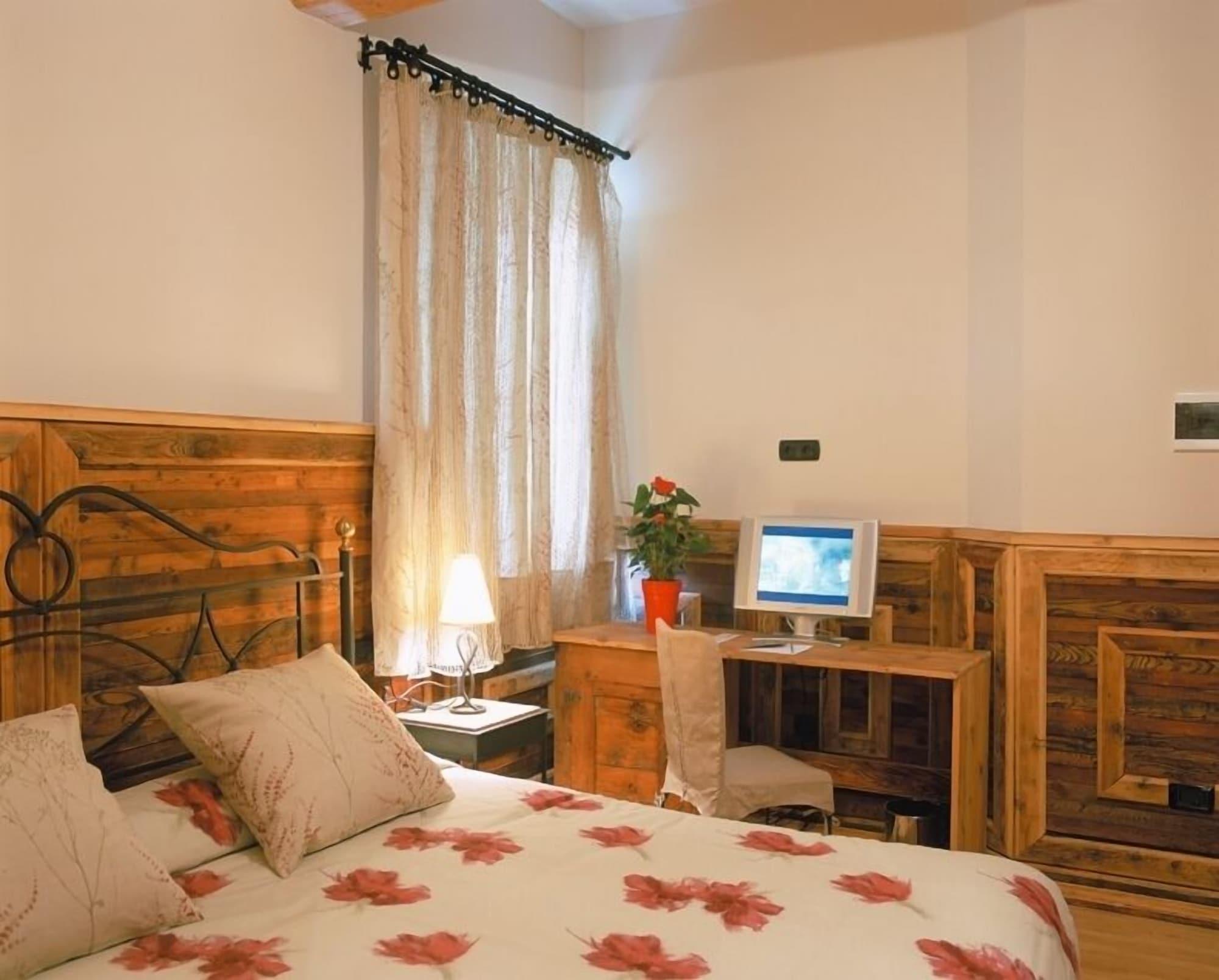 Hotel Sant Roc Solsona Buitenkant foto